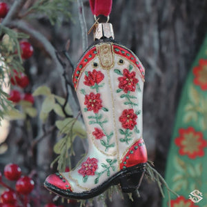 CHARMED to DELIGHT-The NostalgicTradition of Holiday Tree Trimming